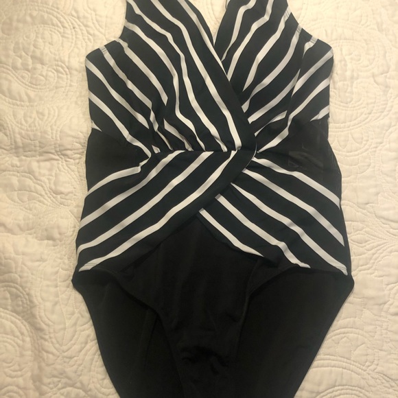 One piece swim - Picture 3 of 4